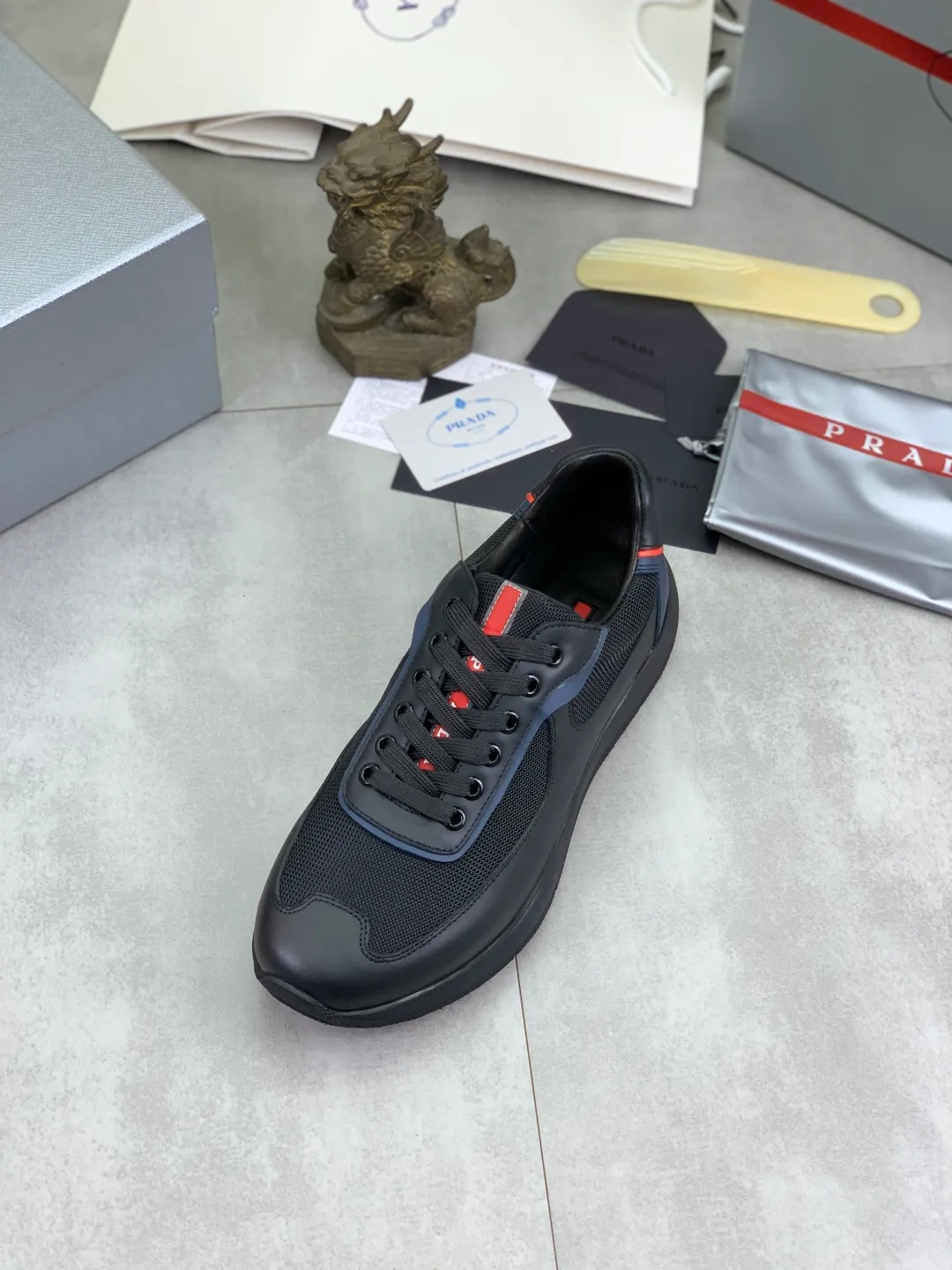 Men's men's shoes💰P580💰【New model】Top quality, new popular models on the official website, which will never go out of style for a century,🆘 The trendy brand (Prada) mainly promotes popular models, avant-garde and versatile fashionable men's shoes, private version molding, cowhide surface splicing 1:1 oil edge processing... fashionable and simple, original imported cowhide interior cowhide feet; the atmosphere and personality are more fashionable, eye-catching and pursuing class. It will subvert old ideas and be a must-have for fashionistas who want to spend time with you! Must keep it! High-end comfort, high-end quality workmanship. Size: 38-44 Various colors available. full package